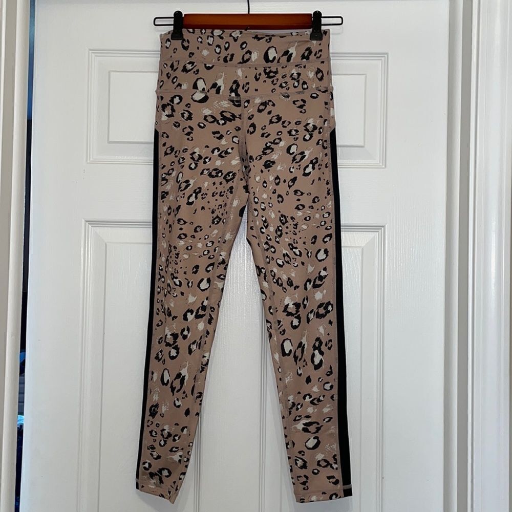 ✨Zella Carmine High Waist Crop Tan & Black Leopard Print Leggings